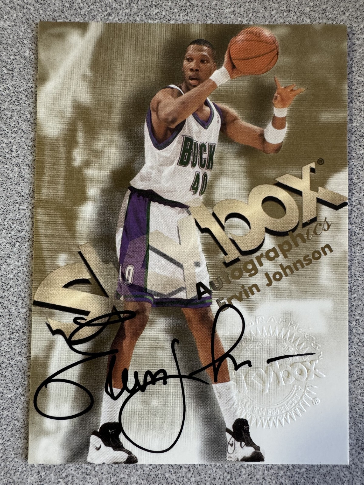 1998-99 SkyBox Premium Autographics Ervin Johnson Autograph Card Milwaukee Bucks