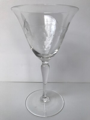 klingendes Weinglas mit Kreuz- und Traubenschliff | clinking wineglass