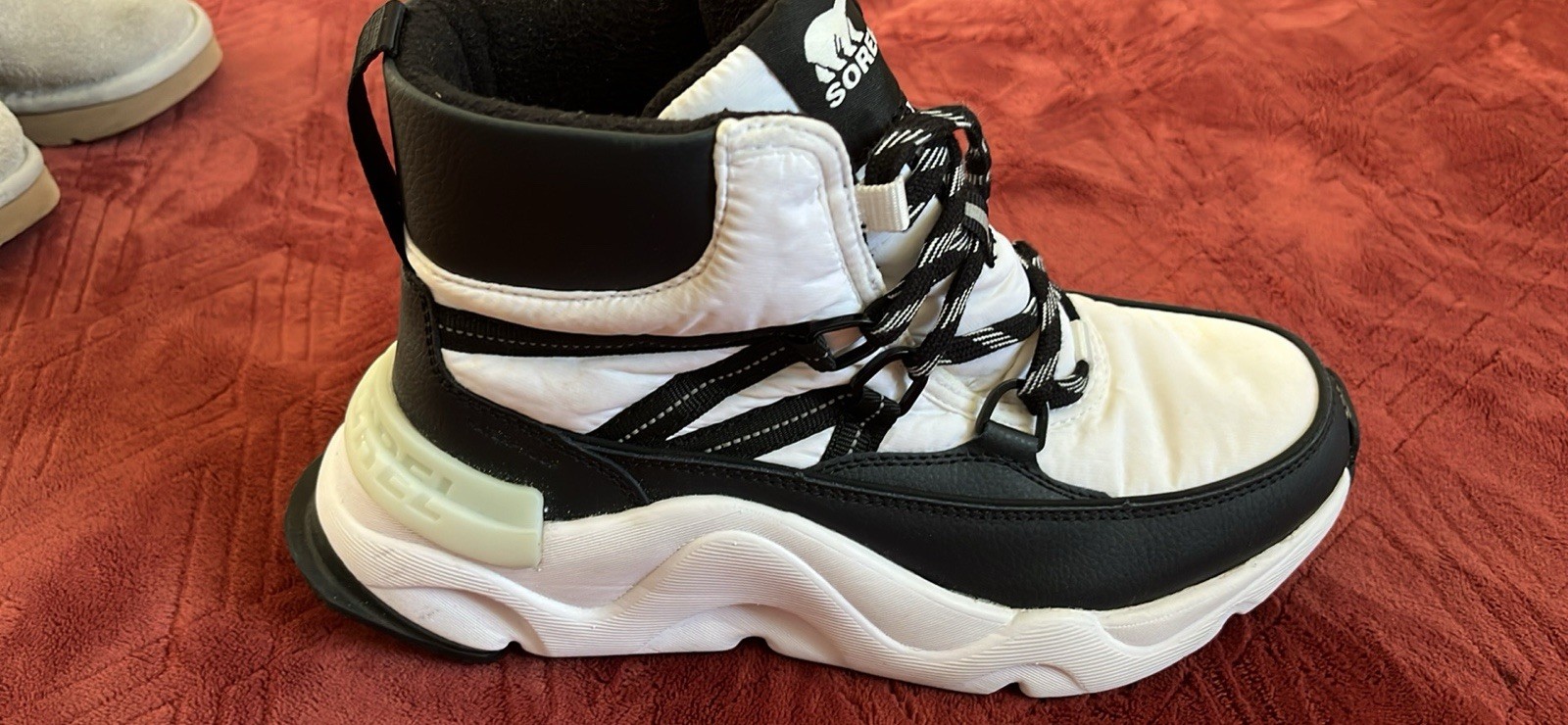 SOREL Women's Waterproof Winter Boot Kinetic RNEGD Insulated White Black 7.5 Mid