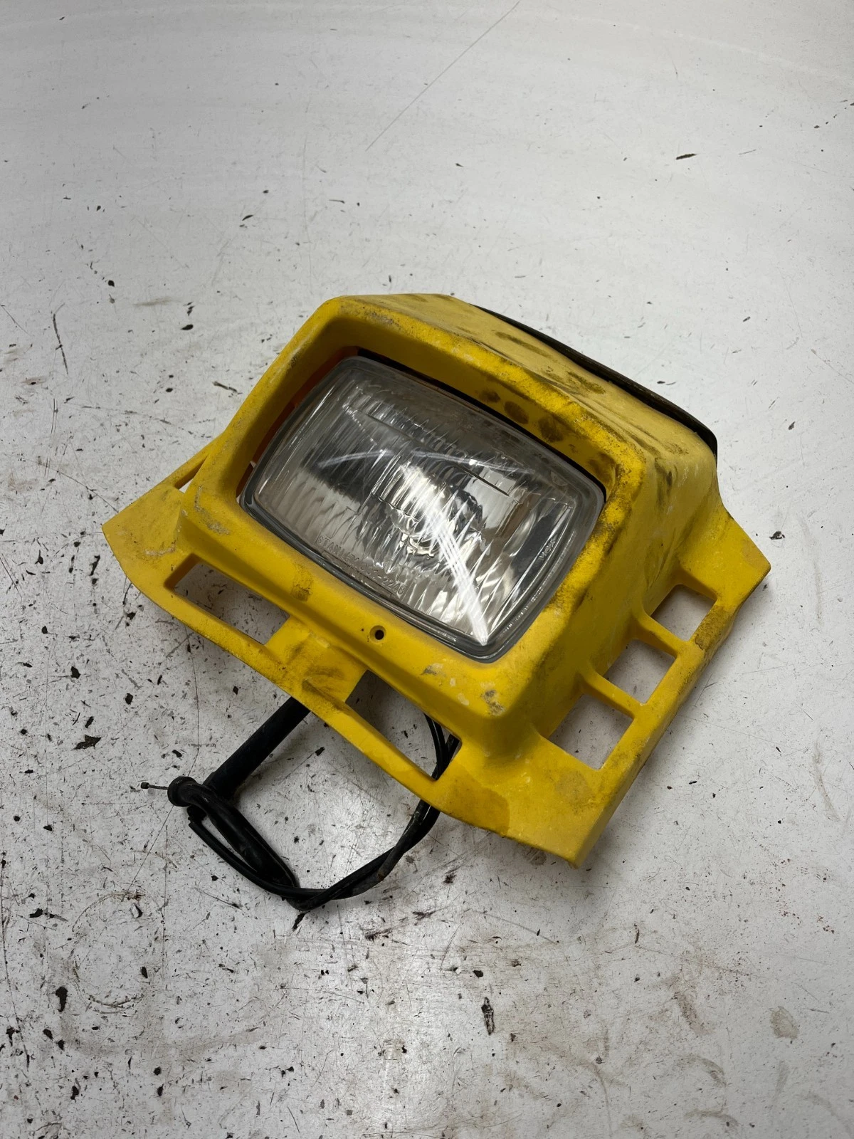 85 1985 Yamaha Tri Moto 225 Dx YTM225DX OEM Headlight Housing Light Pod Mount