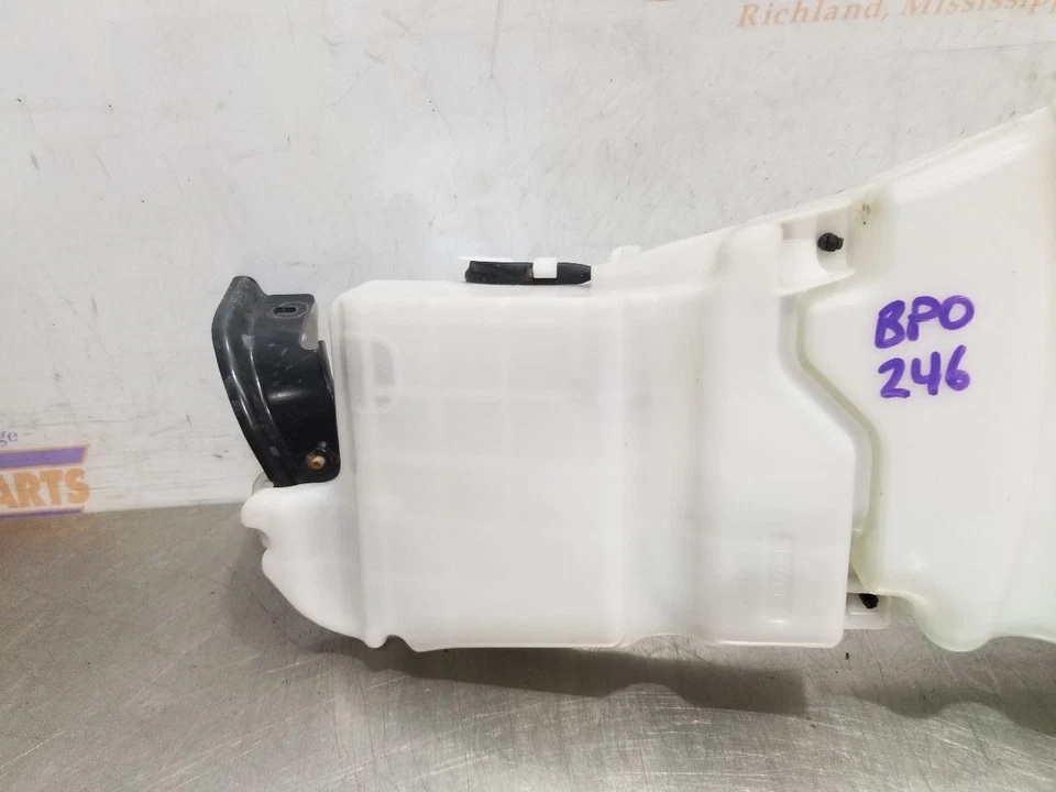 Lexus LS500 2019 3,5 L depósito de jarra de lavado de parabrisas Foto 4 de 4