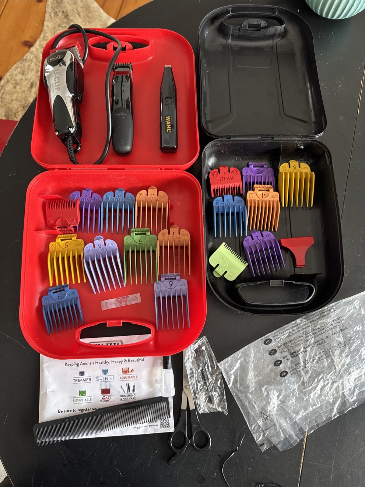 Wahl U-Clip Deluxe Pet Grooming Kit includes 2 Wahl Cordless
