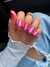 Prensado en uñas Red Aspen - Victorious Valia - Corto Squoval Rosa ACRÍLICO