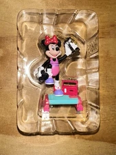 Enesco Treasury  Christmas Disney Mickey & Co." Steppin' With Minnie " 136603