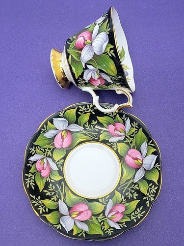 Royal Albert England "Lady's Slipper" Tea Cup & Saucer 745 - Picture 4 of 6