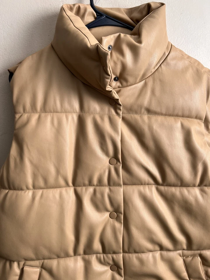 Novo Colete Puff de Couro Vegano Vero Moda Tamanho Grande MSRP: US$ 168 - Imagem 2 de 4
