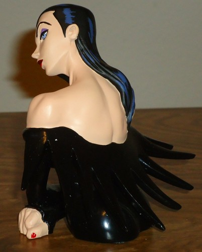 Lisseth Crimson Bust - Picture 10 of 11