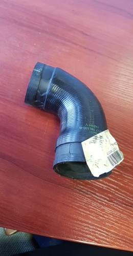 BMW E39 5er TURBO LADELUFTKÜHLER SCHLAUCH ROHR 7786530