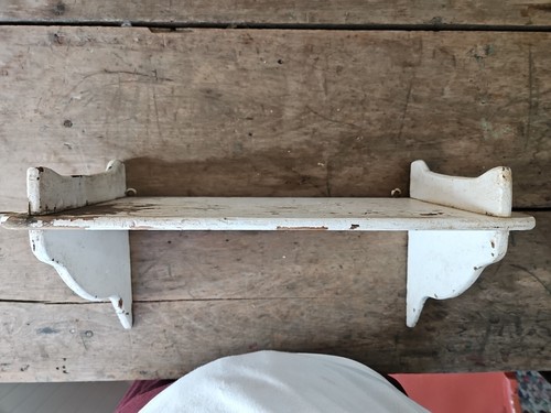 Vintage White Wooden Wall Hanging Shelf 17.75" Worn And Chippy W/"Grandma Rings" - Picture 11 of 15