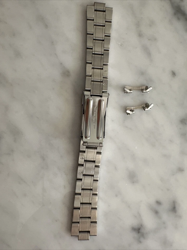 *NEW* Genuine Swiss Army Victorinox Two-Tone Steel 19mm Watch Bracelet - Image 2 of 4