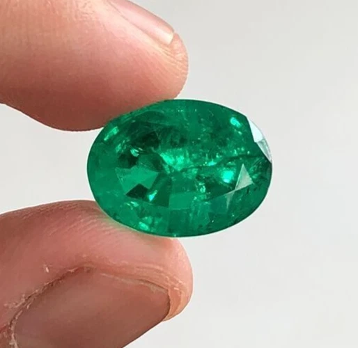 9.50 Cts Green Emerald , Top Quality Faceted Doublet Gemstone - Image 2 of 4