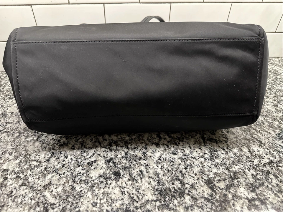 Bolso de viaje Kate Spade grande de nailon negro para fin de semana Foto 2 de 4