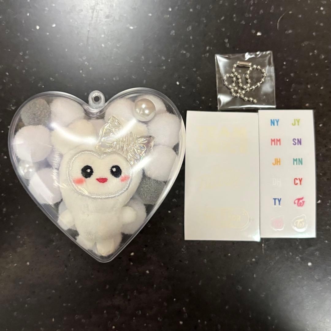 2026 TWICE LOVELY OFFICIAL MERCH POP-UP TOKYO HEART SHAPE MASCOT