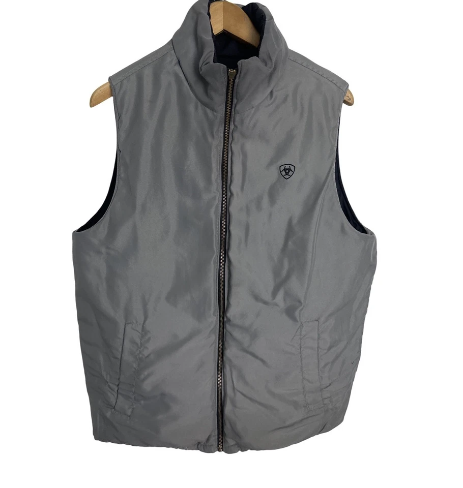 Двусторонний стеганый жилет-пуховик Ariat на молнии мужской размер средний черный серый - Изображение 3 из 4