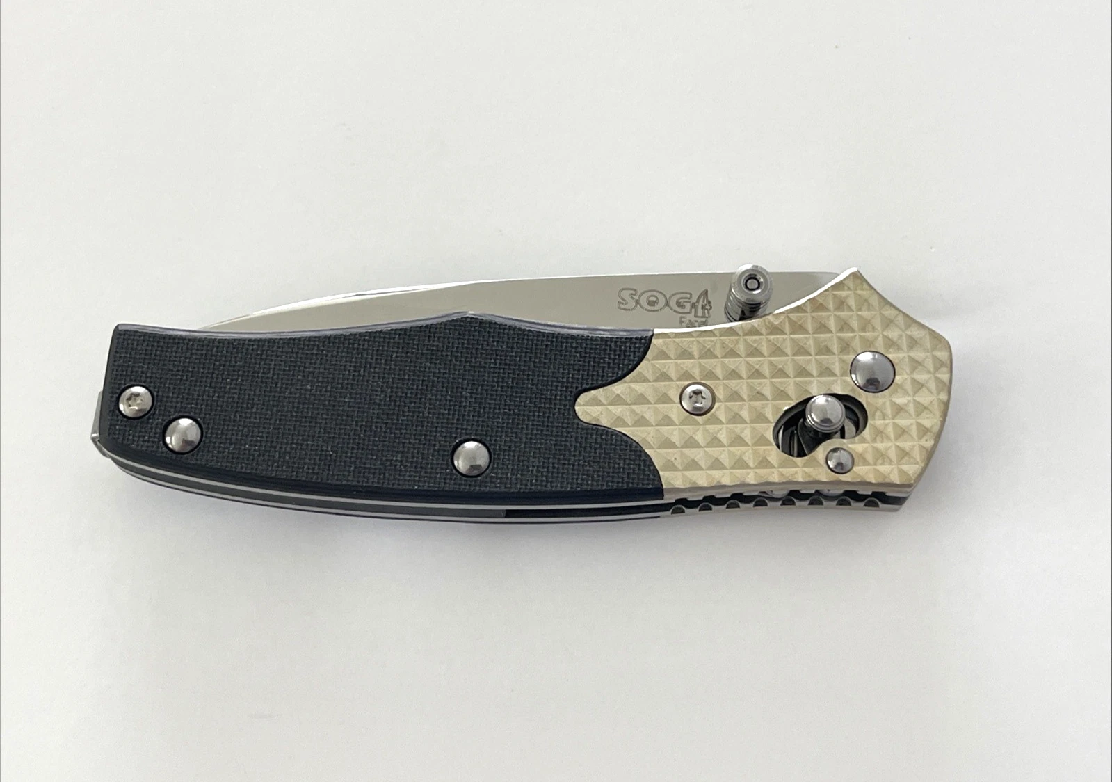 SOG CT-01 Facet Folding Knife VG-10 San Mai Carbon Fiber Handle Japan - product detail image 16