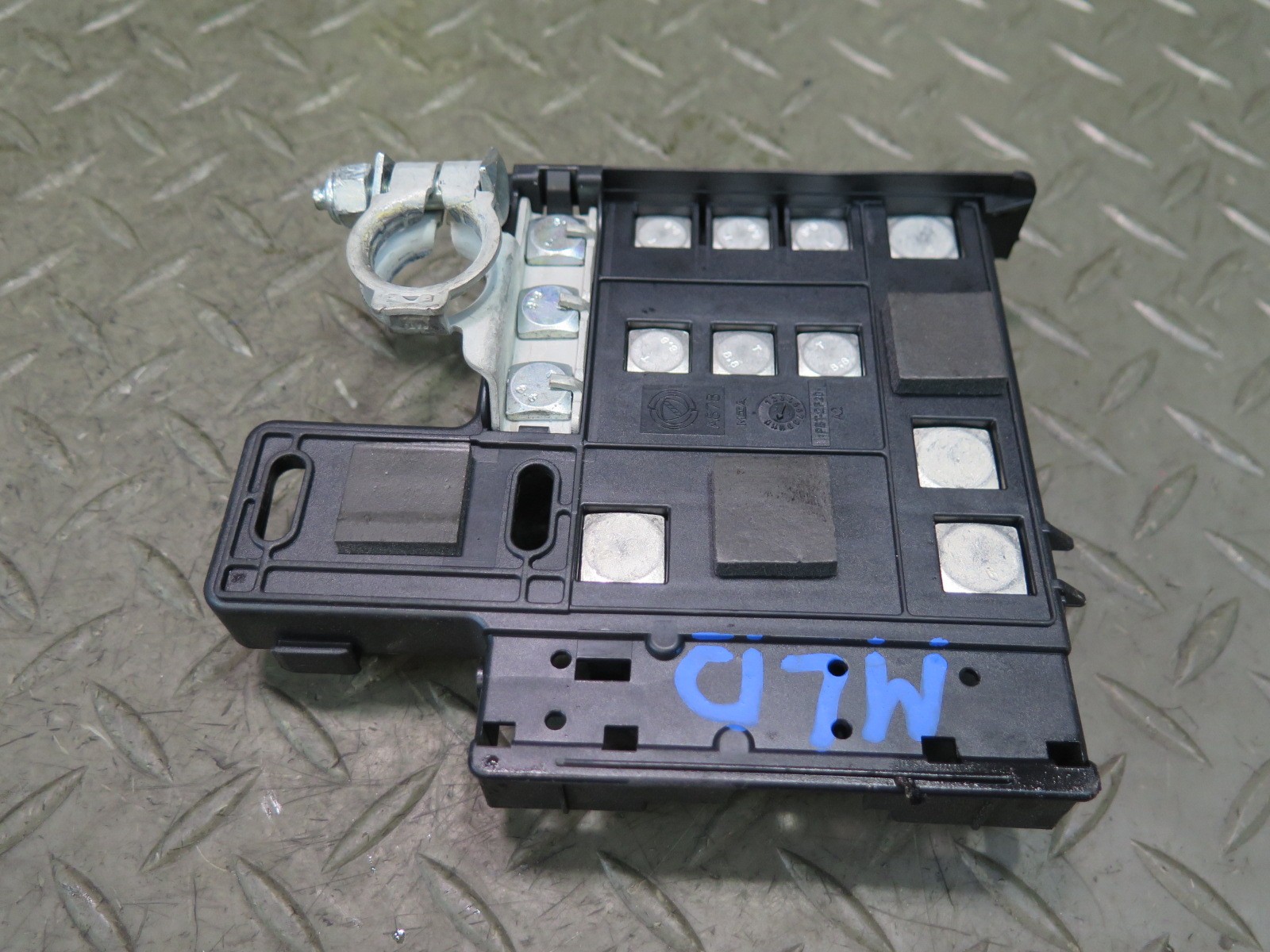 2017-2020 MASERATI LEVANTE M161 BATTERY POSITIVE TERMINAL JUNCTION FUSE BOX