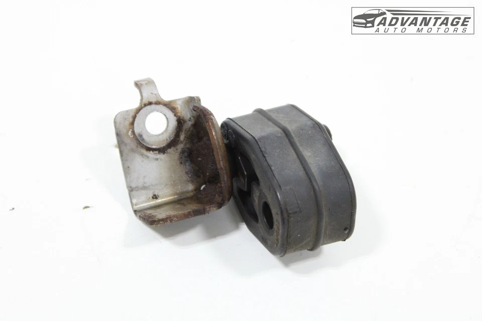 Dodge Charger 2008-23 tubo de escape trasero derecho o izquierdo suspensión inferior aislante OEM Foto 2 de 4