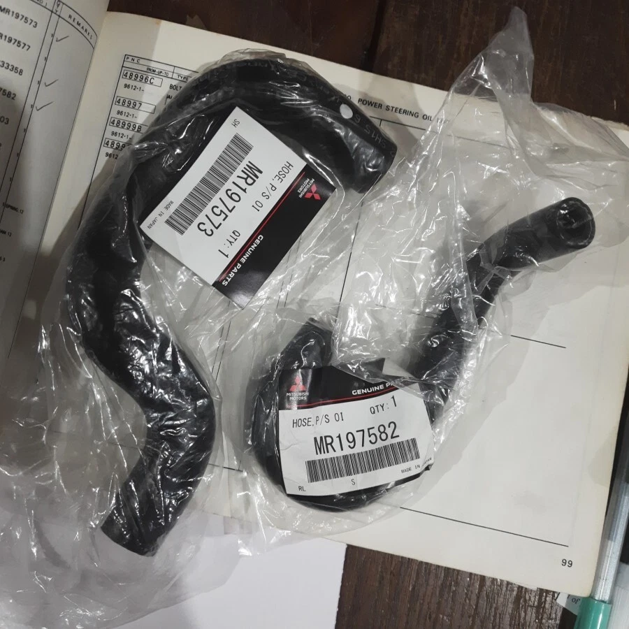 Genuine Mitsubishi Power Steering Hose Suction Return MR197582  