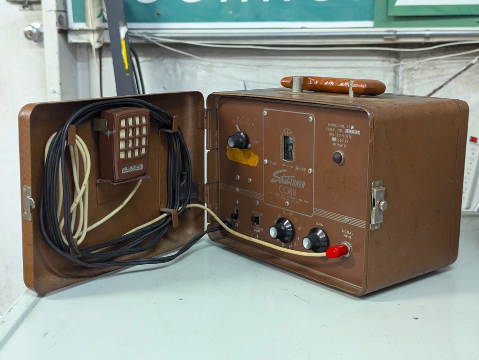 Sintonizador de tubo estroboscópico Conn Strobotuner ST8; sin probar Foto 2 de 4