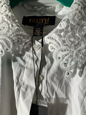 Truth by Republic White Button-Up Blouse Long Sleeve Embroidered Sequin Collar L