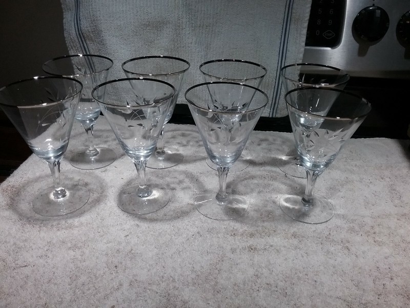 SET OF 8 ELEGANT CLEAR CUT GLASS PEDESTAL SHERBET/CHAMPAGNE/WINE GLASSES