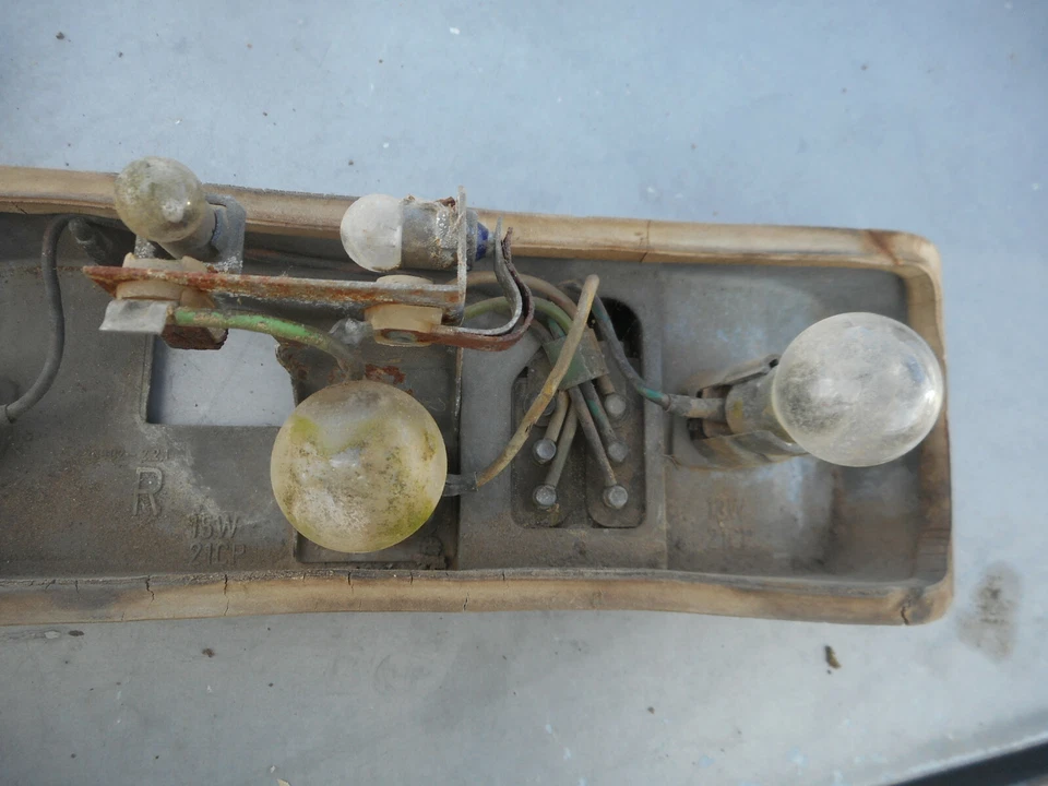 Mercedes Benz W111 W110 220 220b Fintail Taillight Bulb Holder Right tail light Foto 4 de 4