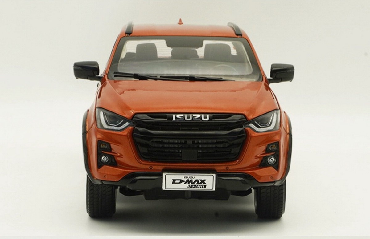 1/18 Scale ISUZU D-MAX Pickup 2023 Orange Diecast Car Model