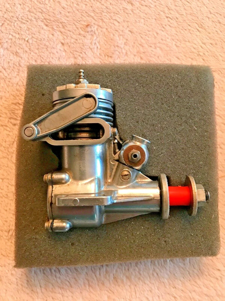 VECO .35 RC --NIB--NEVER FUELED OR MOUNTED-- HIGHLY COLLECTABLE - Image 3 of 4