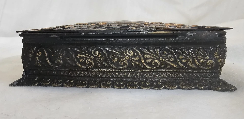 Antiguo joyero de bronce ATHINA con guerrero griego con espejo en la parte inferior Foto 2 de 2