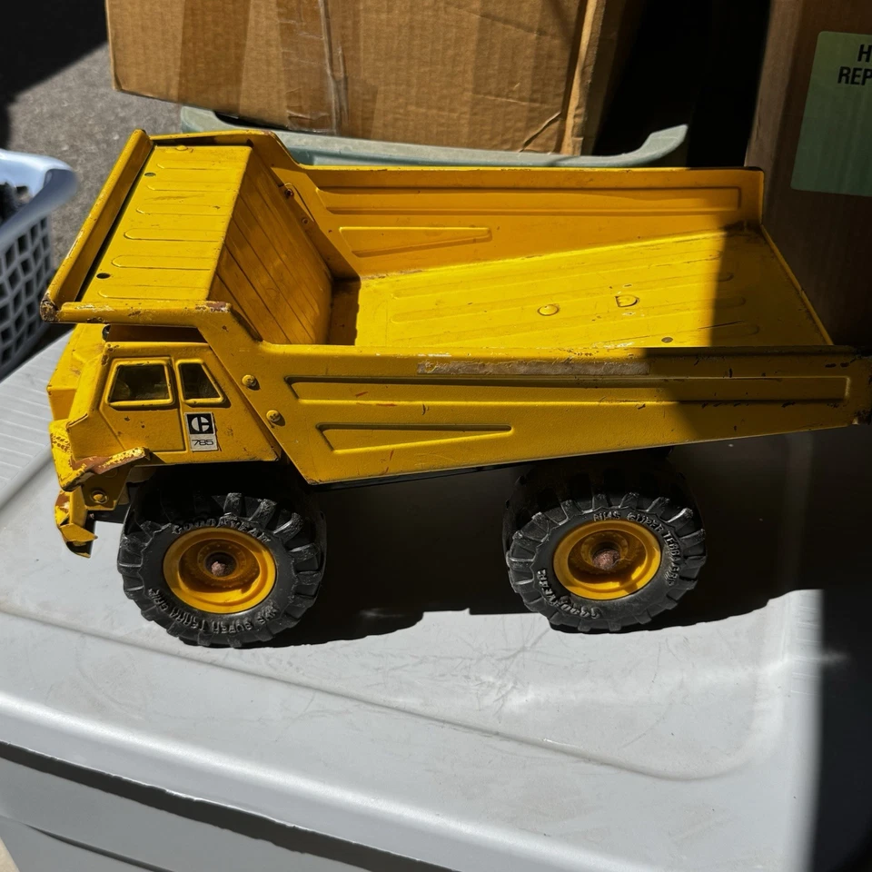 1970’s Tonka Mighty Dump Truck Vintage Yellow Pressed Steel 19” X 10” X 8” - Image 4 of 4
