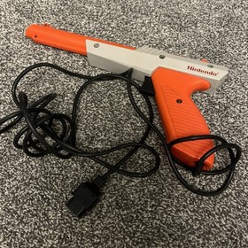 1985 Nintendo NES Zapper Light Gun NES-005 &ndash; Orange & Grey