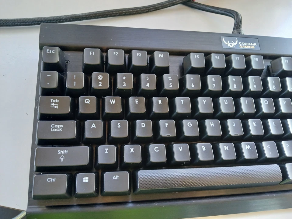 Corsair R70 Gaming Keyboard RGB W/ Removable Keys - Black - Tested - Image 2 of 4