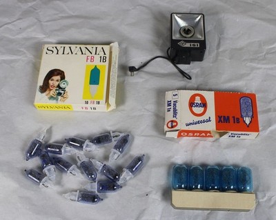 B10/ analoge Foto Technik -Blitzwürfel + Blitzbirnen Osram + Sylvania  /S96
