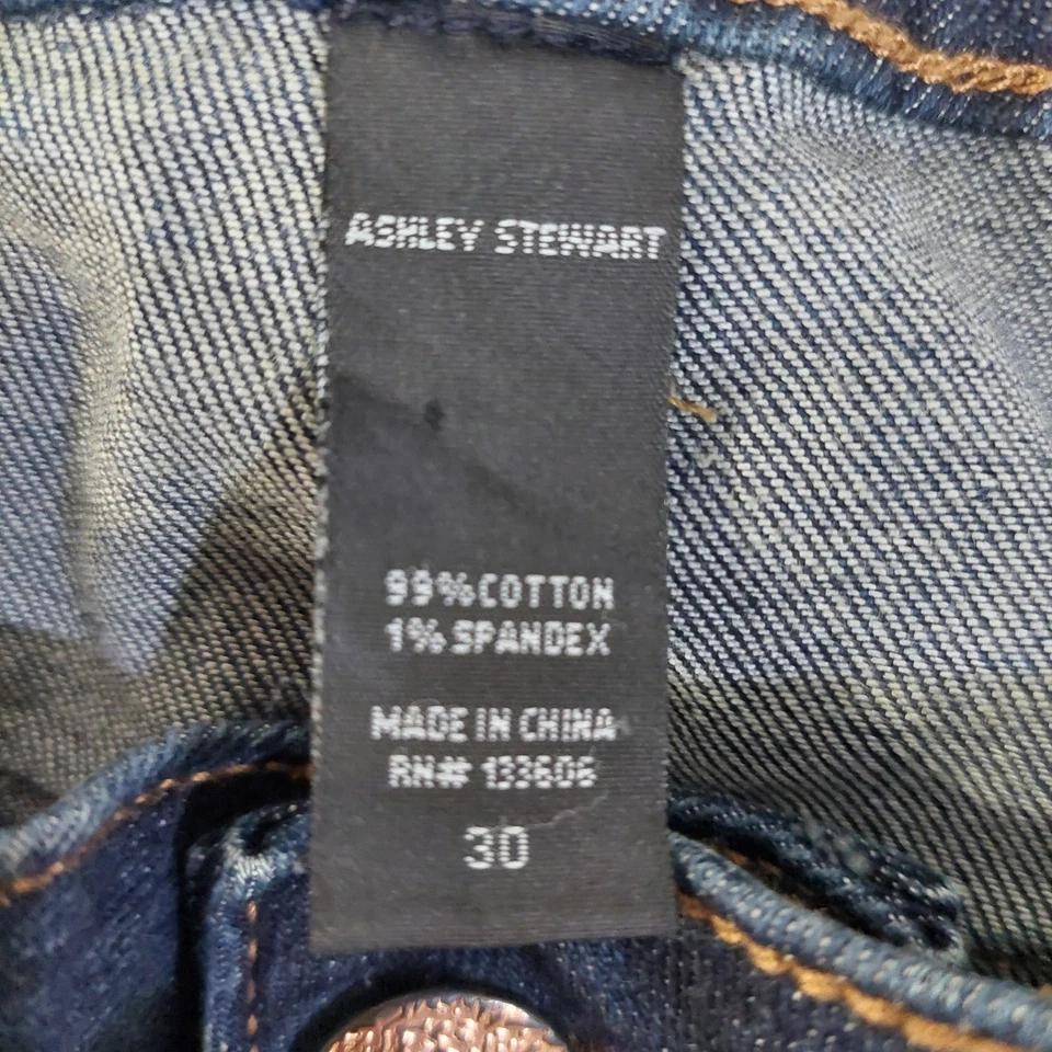 Pantalones de mezclilla rasgados desgastados lavado oscuro talla grande Ashley Stewart para mujer Foto 3 de 4