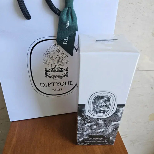 Unopened Diptyque Fleurs de Pomme Hand & Body Gel 200ml + Shopping Bag
