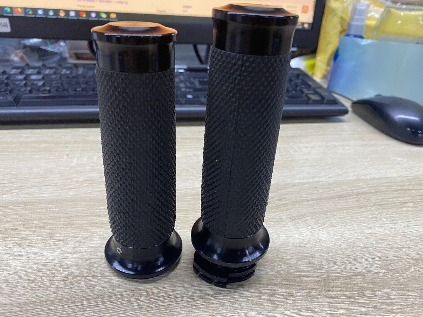 1" Inch Motorcycle Handle Bar Hand Grips For Harley Honda Yamaha Kawasaki Upgrad