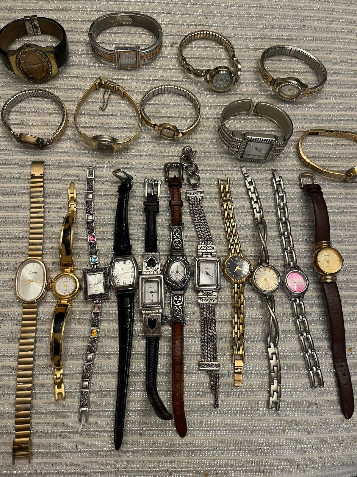 BUNDLE OF LOT VINTAGE WATCHES WOMANS - VintageWatches.PK BUNDLE OF LOT VINTAGE WATCHES WOMANS - vintagewatches.pk
