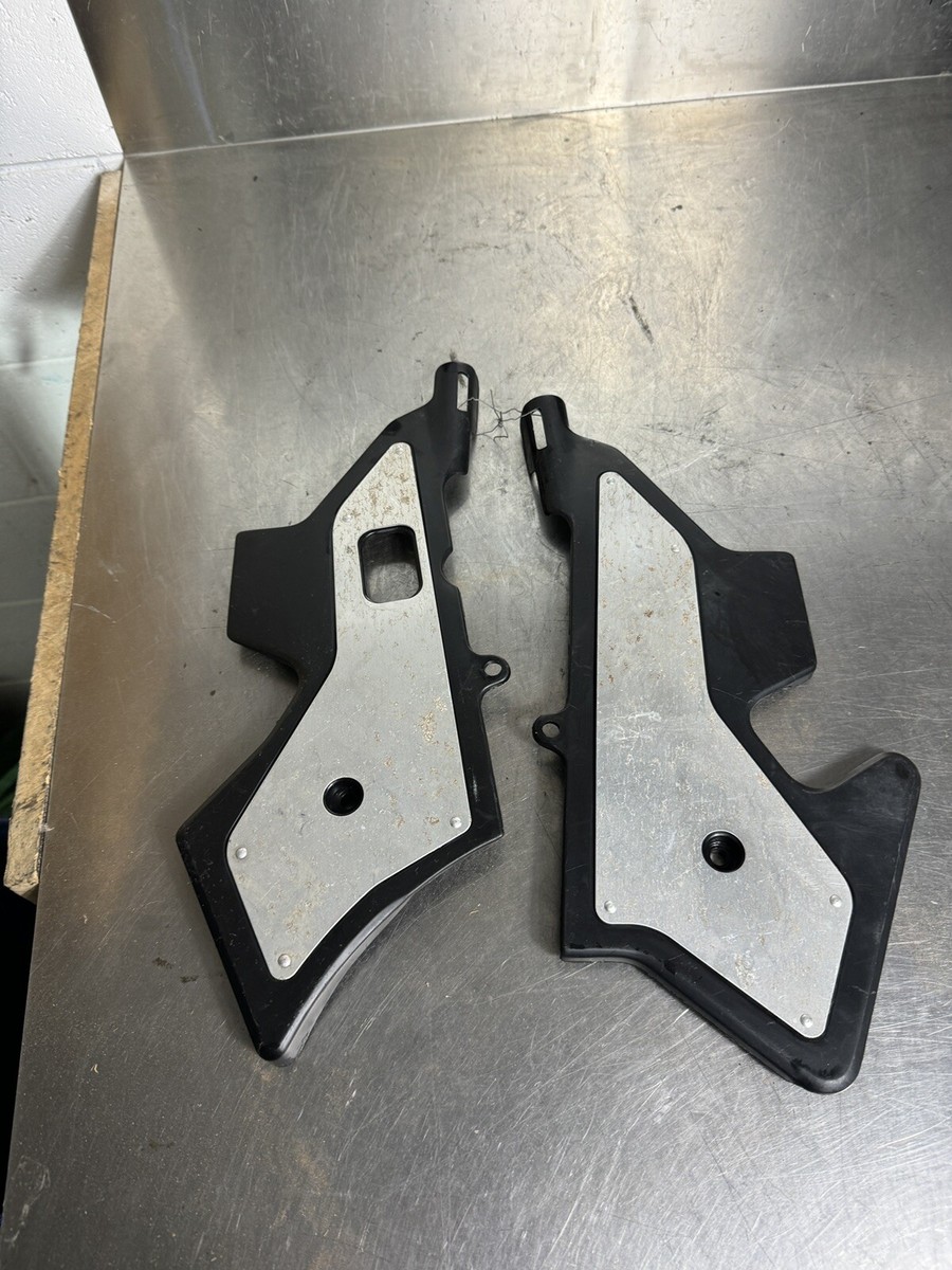 Honda CBR 1000 1992 92 Footrest Cover Fairing 64280-MS2-0000 64290