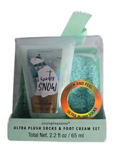 New-Simple Pleasures Ultra Plush Socks  Foot Cream Set - Winter Snow