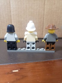 LEGO Adventurers 5955 All Terrain Trapper Minifigures and Dinosaurs