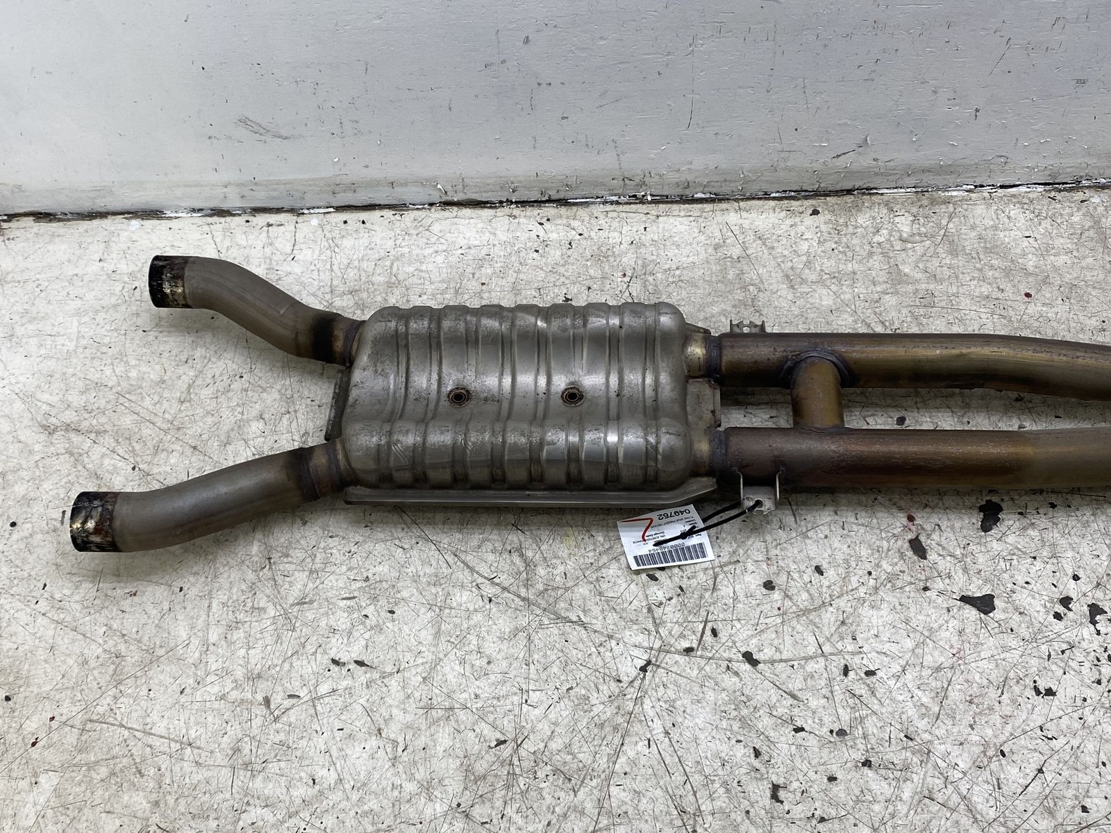 2014-2018 BENTLEY FLYING SPUR AWD 4.0L V8 CENTER MIDDLE EXHAUST RESONATOR PIPE