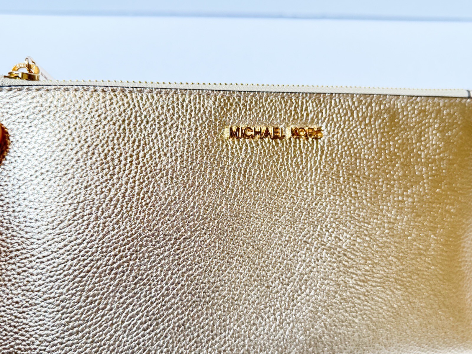 MICHAEL KORS JET SET TRAVEL LARGE CLUTCH LEATHER WRISTLET PALE