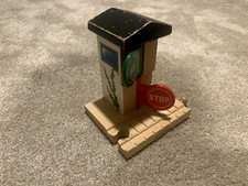 Thomas and Friends Train Stop and Go Station Wooden Railway 2001 Wood Railroad