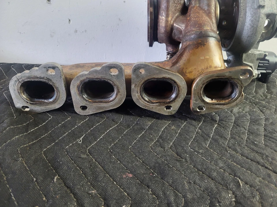 2020 MERCEDES-BENZ GLC300 Turbocharger w Exhaust Manifold 2.0L 19 21 22 Used OEM - Image 2 of 4