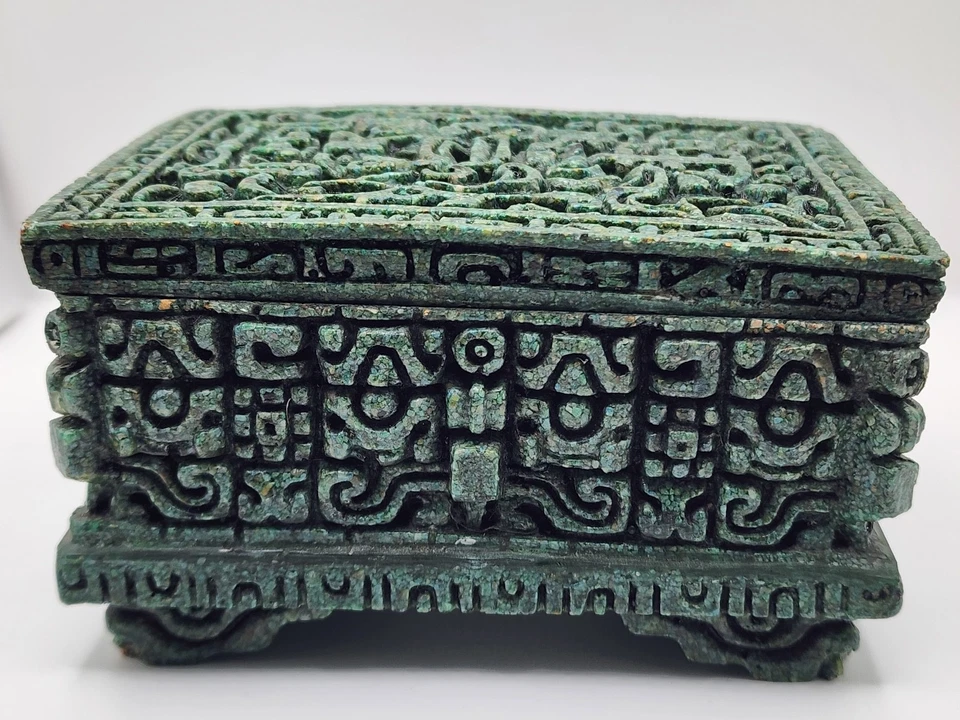 1960’s "ZAREBSKI ORIGINAL" MEXICAN ART BOX AZTEC MAYAN CRUSHED MALACHITE STONE - Image 3 of 4