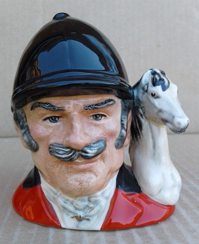 ROYAL DOULTON - SELECTION OF MEDIUM SIZED CHARACTER JUGS. - Picture 331 of 584