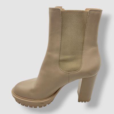 Gianvito Rossi Women's Beige Chester Chelsea Boot Shoes Size 42