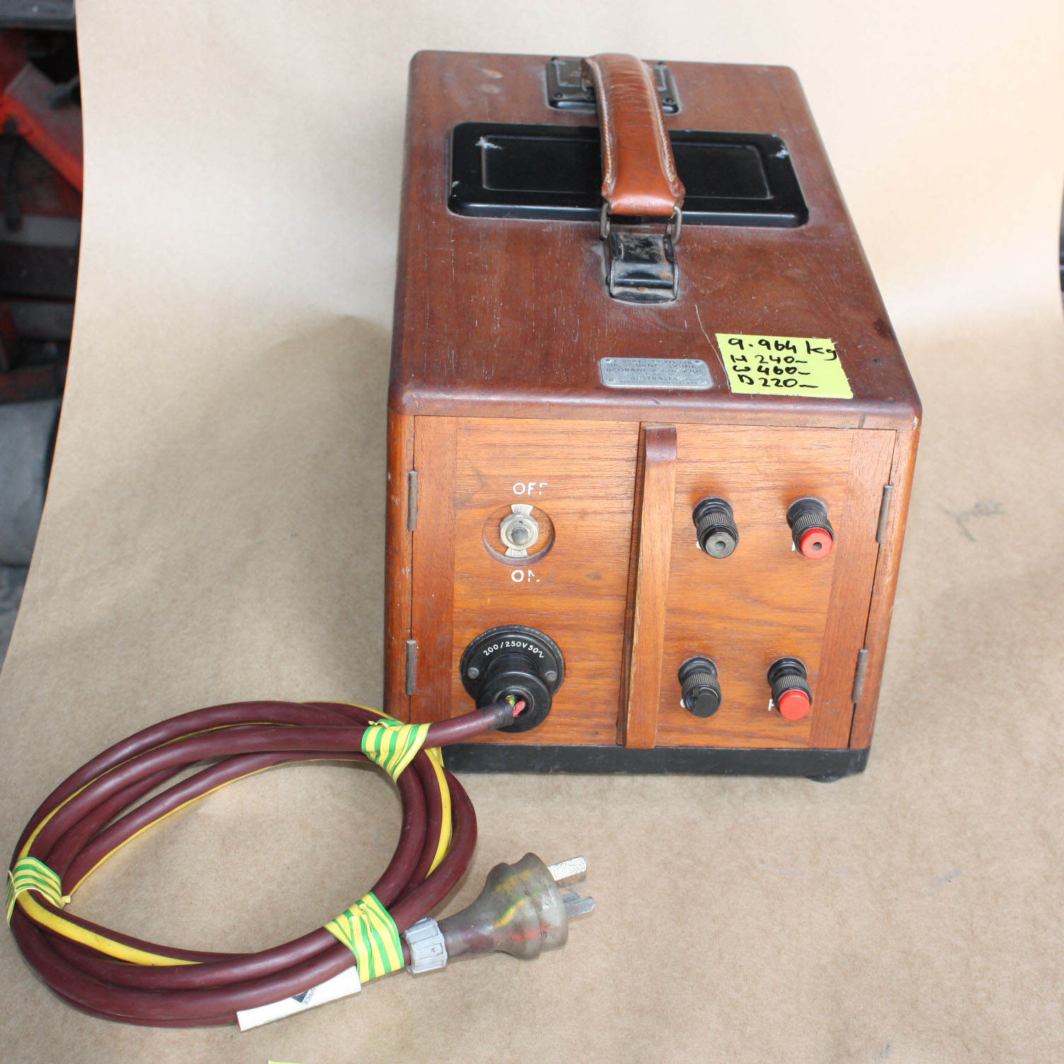 Vintage Ohmmeter low resistance DUCTER No. 1799879 antique in wooden