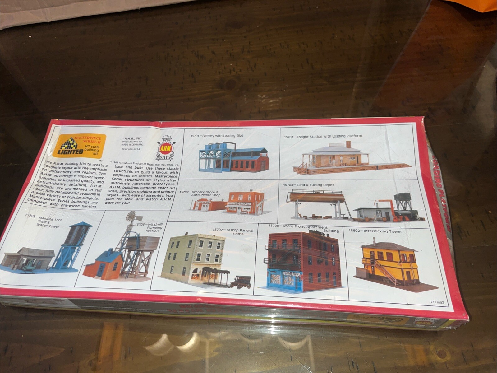 AHM 15703 HO Freight Station w/Loading Platform  -nib