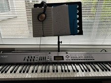 Roland Rd700 On Stage 88 Keyboard, Stand And Amplifier Included
